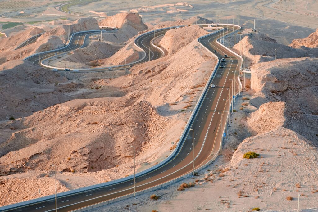 DUBAIwebzine जेबेल हाफीत की यात्रा करता है, यूएई की सबसे शानदार ड्राइविंग रोड