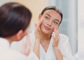 迪拜天然护肤品应用——沙漠气候下的保湿面霜日常护理