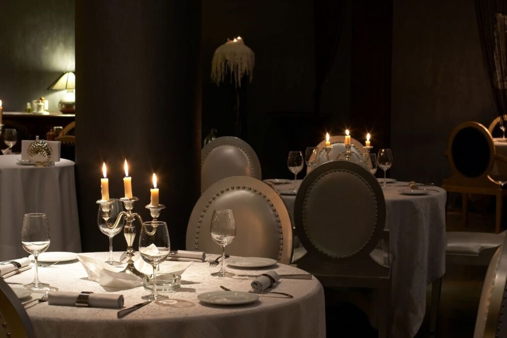 迪拜米其林星级餐厅的优雅内饰 迪拜米其林餐厅 用餐 烹饪 精致 厨师