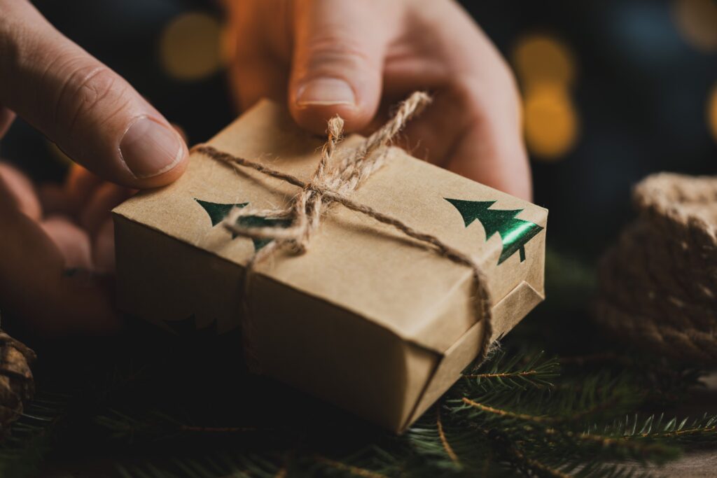 _दुबई में क्रिसमस समारोह जिसमें पर्यावरण-अनुकूल प्राकृतिक सामग्री से बनी टिकाऊ सजावट शामिल है