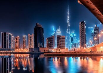 迪拜房地产科技创新，以智能建筑解决方案和未来派天际线为特色