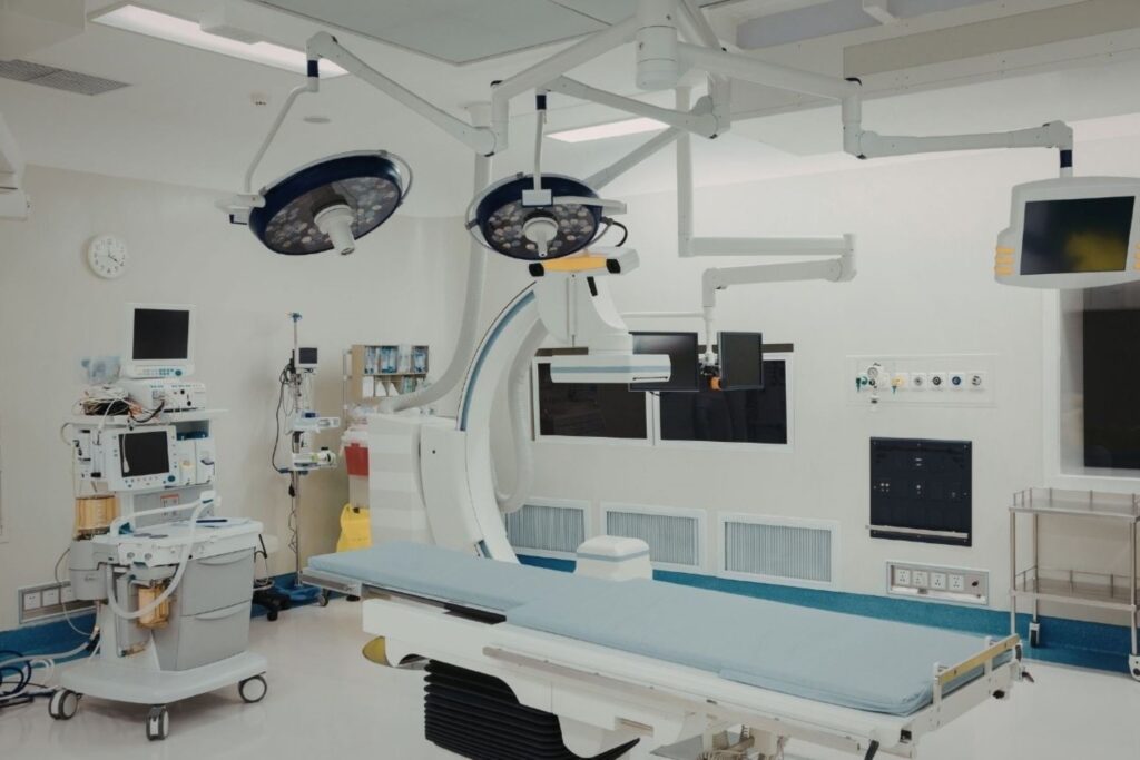 Инвестиции в медицинскую инфраструктуру Дубая с передовыми медицинскими технологиями и современным больничным оборудованием