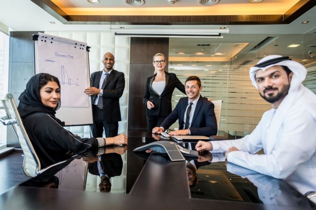 متحمسو الأعمال في المناطق الحرة بدبي يقارنون خيارات التأسيس بين دافزا وجافزا باحترافية