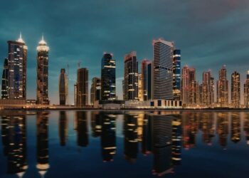 迪拜天际线现代商业区摩天大楼经济