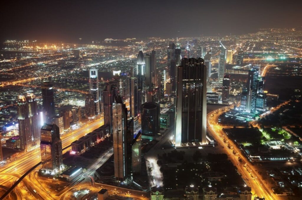 迪拜人工智能金融科技中心，现代天际线代表银行业创新和投资机会