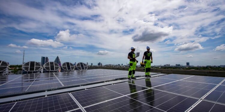 Skyline de Dubaï représentant la vision d'investissement dans l'énergie propre et verte de l'avenir