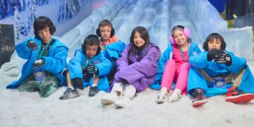indoor-ski-slope-children-unsplash - DUBAIwebzine A mother and her two children explore an indoor tropical rainforest, one of Dubai's most unique kids attractions in summer.