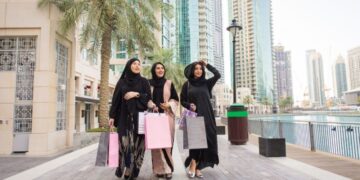 ladies_shopping_in_Dubai - DUBAIwebzine ladies exploring deals inside a Dubai mall during Dubai Summer Surprises, surrounded by colourful festival promotions.