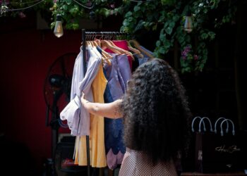 A woman wearing a breathable linen outfit that forms the core of a capsule wardrobe for Dubai summer heat