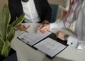 A business lawyer reviewing a commercial contract in a Dubai office, DIFC Courts support dispute resolution for investors