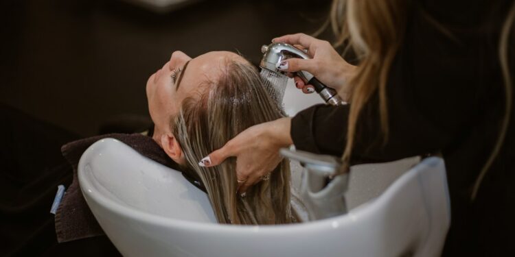 Client relaxing at one of Dubai's blow-dry bars during a styling session