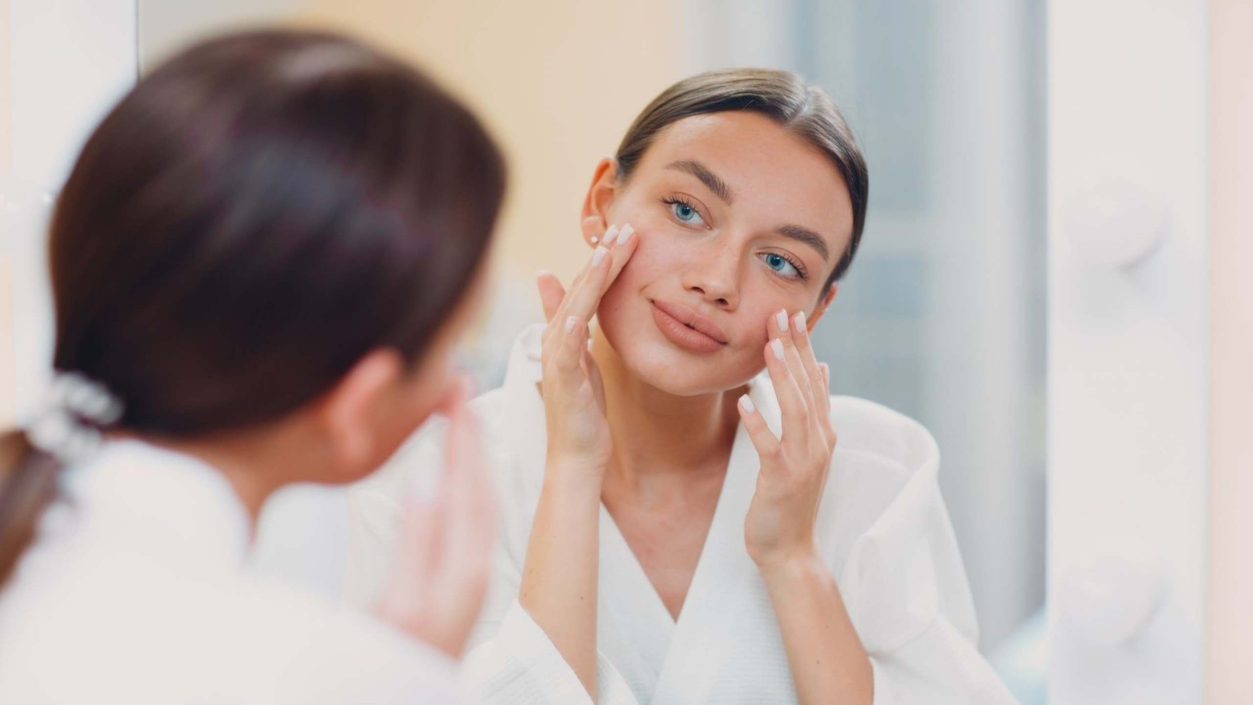 Application de Soins Naturels à Dubaï - Routine Crème Visage avec Ingrédients Hydratants pour Climat Désertique