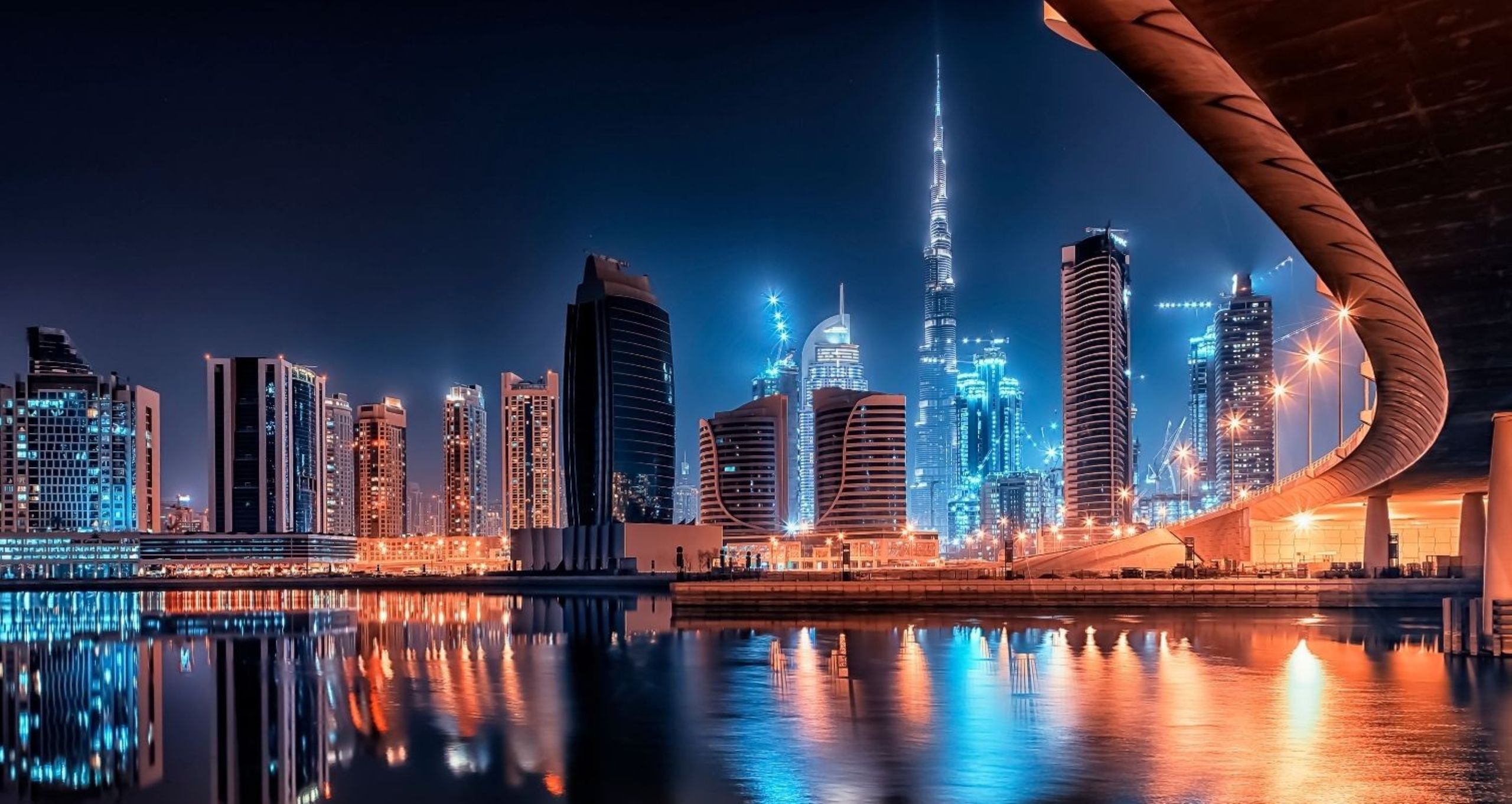 Innovation PropTech à Dubaï avec des solutions de bâtiments intelligents, un horizon futuriste et de la technologie