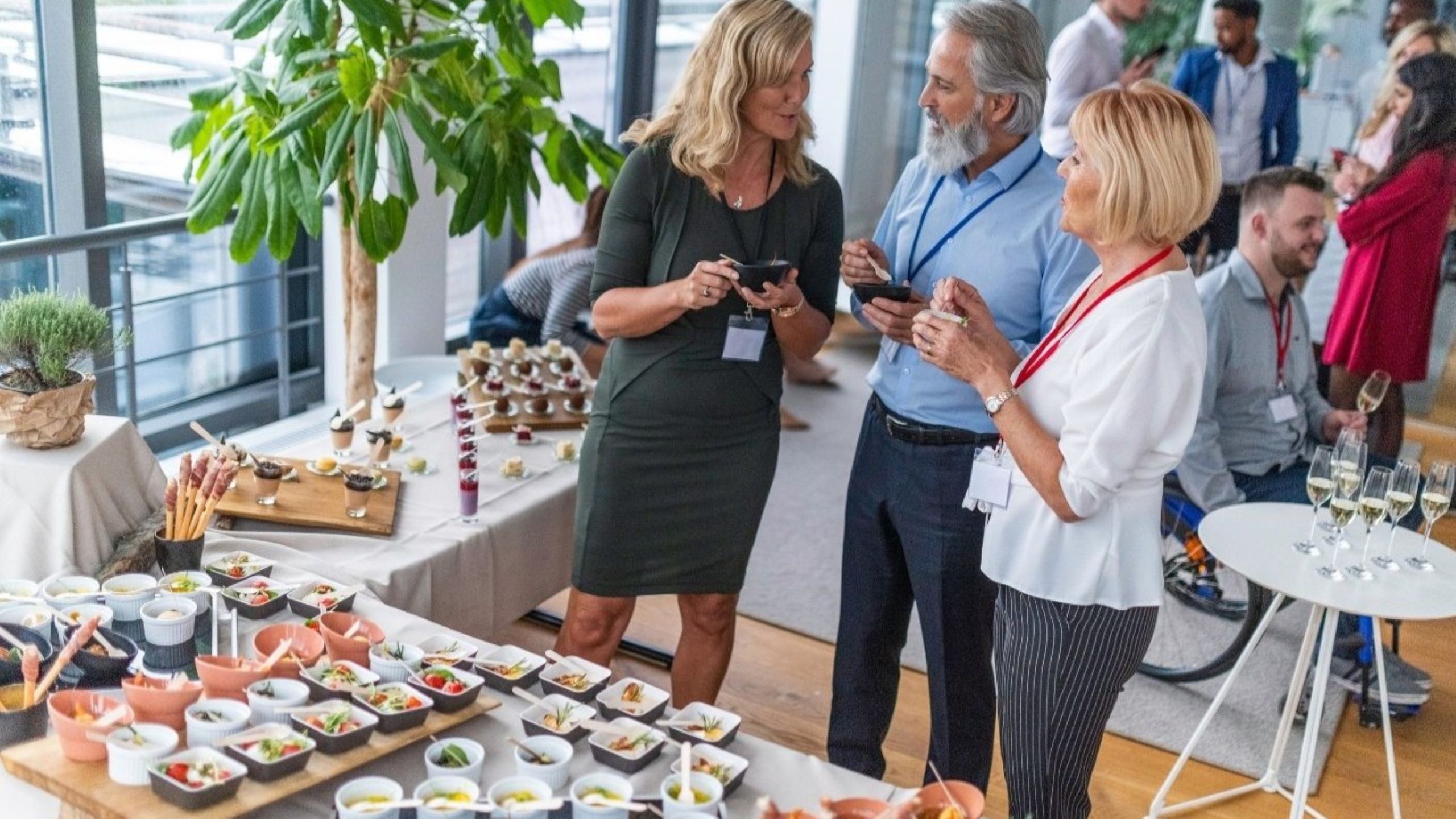 Salão de exposição da Gulfood mostrando comércio internacional de alimentos e oportunidades de investimento em Dubai